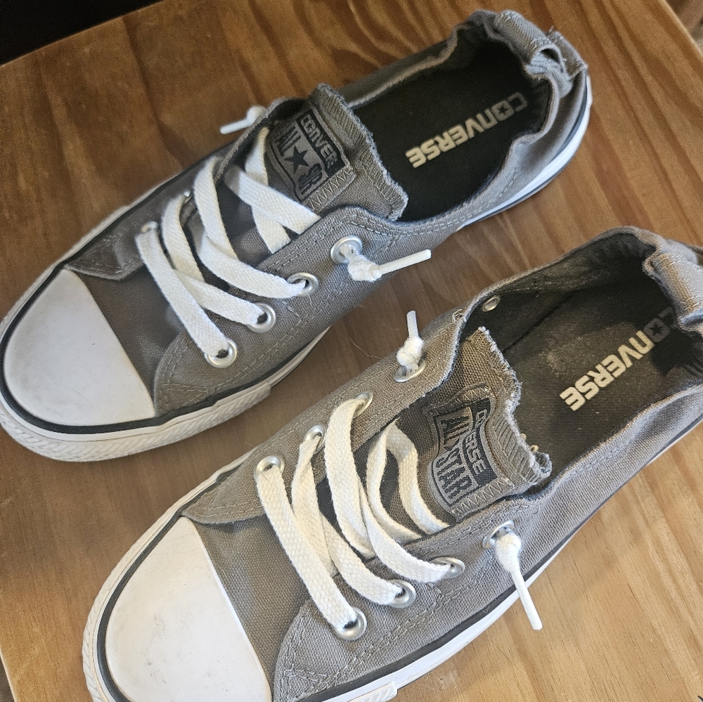 Converse Gray Low-Top Chuck Taylor Sneakers (Size 8)
